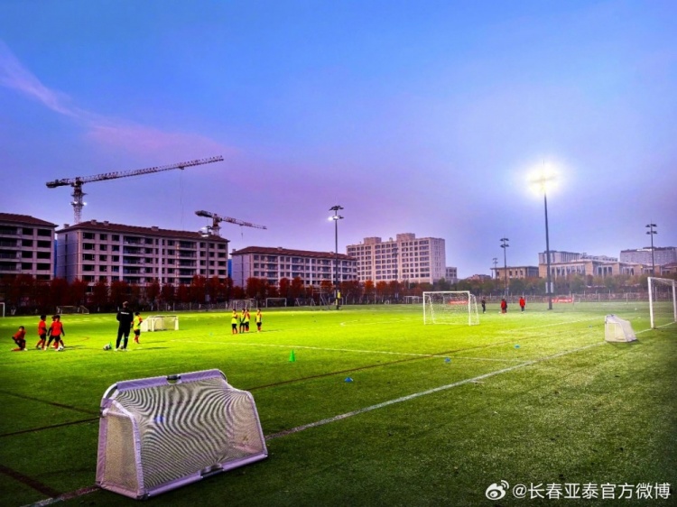 长春市足球青训中心多块灯光球场焕新启用