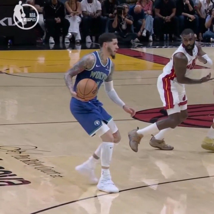 追梦：三球争议动作按NBA规则不算走步 他一直都没有双手合球