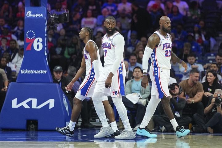迪恩·韦德：76人有这么多超级巨星却没人争球权 这在NBA很少见